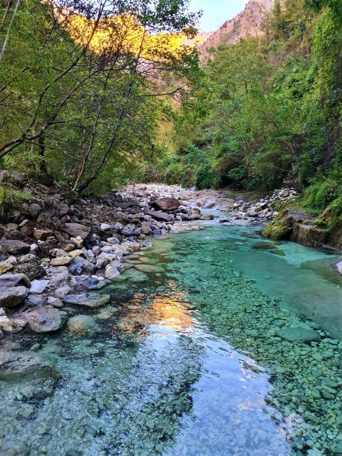 Incantevole Casa Sul Fiume, Relax E Natura Ai Piedi Della Alpi Apuane Massa  Bagian luar foto